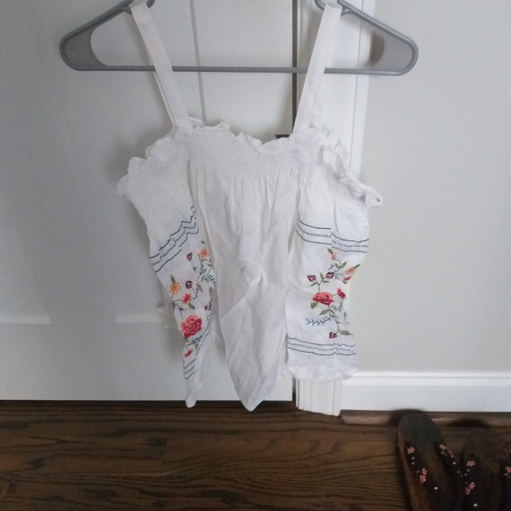 Off the shoulder shirt with embroidered flowers